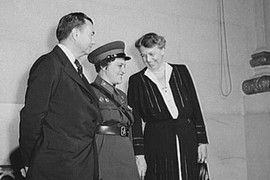 Tổng thống Mỹ ngợi ca nữ anh hùng bắn tỉa Liên Xô