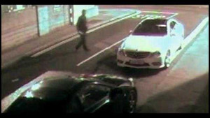 Mang gạch đi trộm ôtô, tên trộm tự ném vỡ mặt