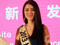 Mỹ nữ Hàn khổ sở vì váy, sooc ngắn trên thảm đỏ