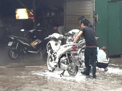 Hết mưa phùn, nồm ẩm, dịch vụ rửa xe hốt bạc