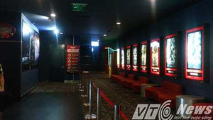 Thiếu nữ lột sạch đồ tại rạp chiếu phim ở Hải Phòng