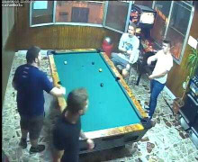 Tay bi-a nghiệp dư có màn biểu diễn không tin nổi