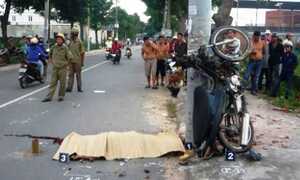 Xe máy tông vào cột điện, 3 thiếu niên tử vong ở Sài Gòn