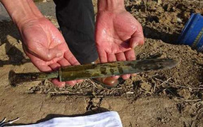 Bảo kiếm 2.000 năm tuổi được phát hiện trong mộ cổ