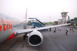 Thêm nhiều chuyến bay phải chuyển hướng, hạ cất cánh không đúng lịch trình