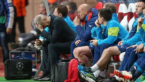 Arsenal, Chelsea bị loại: Ngoại hạng Anh chung một nỗi đau