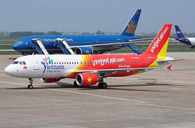 Máy bay chậm chuyến, lại phạt lỗi phát thanh