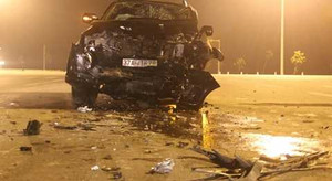 Ôtô đối đầu khi vượt đèn đỏ, 9 người nhập viện