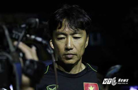 HLV Miura đang cô đơn, bối rối