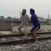 Pha dọa tự tử hài hước 'vỡ bụng'