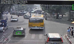 Phạt qua camera: Không tha xe biển xanh, biển đỏ