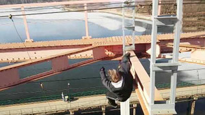 Bám vào dây điện cao thế, học sinh 14 tuổi chết thương tâm