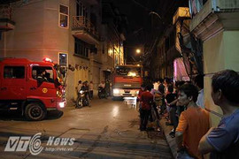 Cháy dữ dội tại ga Trần Quý Cáp trong đêm, nhiều người hoản loạn