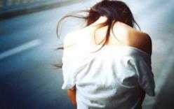 Ép nữ sinh lên taxi, đưa vào khách sạn giở trò đồi bại