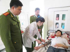 Bác sĩ ở khu giam tử tù, phạm nhân giả điên