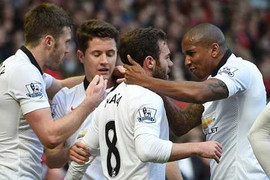 Mata lập cú đúp, Man Utd đánh bại Liverpool