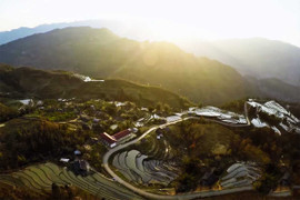 Video: Ngỡ ngàng vẻ đẹp hùng vĩ của Sapa nhìn từ trên cao