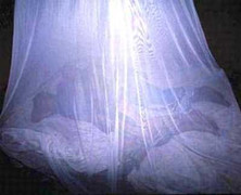 Vào tận giường ngủ đè đầu, giật dây chuyền