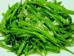 Mối nguy hại chết người từ rau muống nhà nào cũng nên biết