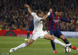 Suarez tỏa sáng, Barca đánh bại Real