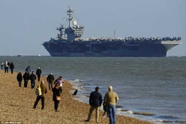 Tàu sân bay Mỹ không vào được cảng Portsmouth vì 'quá khổ'