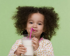 6 điều mẹ bắt buộc phải biết khi cho bé uống sữa