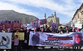 Cô gái Afghanistan bị thiêu cháy vì cáo buộc đốt kinh Koran