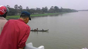 Bị mẹ đánh, thiếu nữ 19 tuổi nhảy sông tự tử