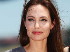 Angelina Jolie chia sẻ nhật ký phẫu thuật