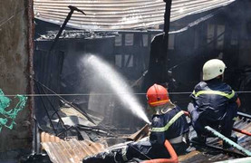 TP.HCM: Cháy nhà trong hẻm, khu dân cư náo loạn