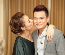 Khắc Việt lên tiếng về quan hệ với chân dài Hồng Quế