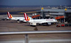 Máy bay rơi: Phi công đã không phát đi tín hiệu cấp cứu