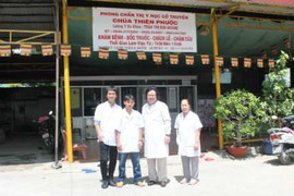 Lương y bỏ hết gia tài vào chùa chữa bệnh cứu người