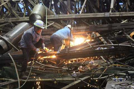 Sập giàn giáo ở Formosa: Đau xót nhìn 2 thi thể cuối cùng kẹt trong đổ nát