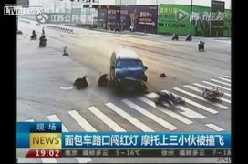 Video: Đèn giao thông báo sai gây tai nạn kinh hoàng