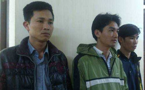 Bắt khấn cấp nhóm côn đồ chặn, đập phá xe cứu thương chở thi thể