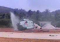 Video: Trực thăng quân sự rơi gãy đôi ở Bình Thuận