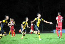 Miura tận mắt chứng kiến Công Phượng bại trận trước người Mã