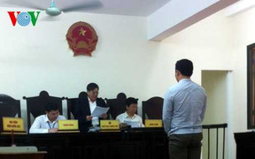 Để trọng phạm bỏ trốn, cựu quản giáo lĩnh án tù