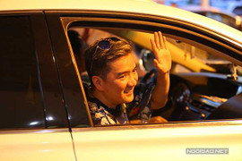 Mr. Đàm đi Hong Kong mua quần áo về làm giám khảo