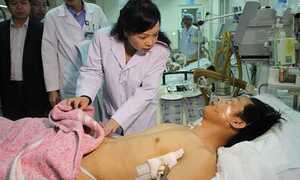 Sập giàn giáo ở Formosa: Bộ trưởng Y tế kiểm tra vết thương cho nạn nhân