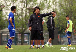 HLV Miura cấm học trò bơi lội, dùng di động