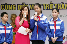 Cô giáo đọc thơ khuyên học trò chuyện tình yêu