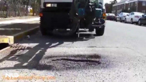 Xe vá ổ gà siêu nhanh