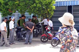 Một phụ nữ chết gục trong tình trạng loã thể