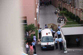 Bàng hoàng chứng kiến cô gái nhảy lầu ở bệnh viện Từ Dũ