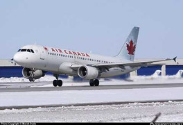 Máy bay Canada chở 132 người trượt khỏi đường băng, nhiều người bị thương