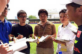 HLV Miura quyết không lộ bài với truyền thông Nhật Bản