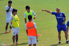 Thầy Giôm suýt đứt dây chằng