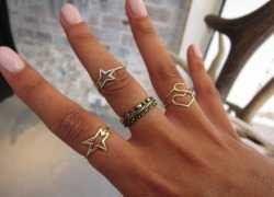 Mẹo hay gỡ nhẫn thít chặt ngón tay rất đơn giản